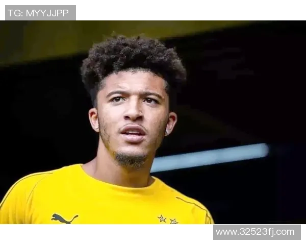 足球明星女友化妆美照大赏展现魅力与时尚风采